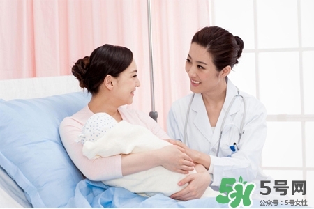 冬天哺乳穿什么？冬天哺乳期穿什么衣服喂奶好？