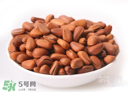 松子和核桃哪個(gè)營(yíng)養(yǎng)價(jià)值更高？松子和核桃哪個(gè)更容易發(fā)胖？