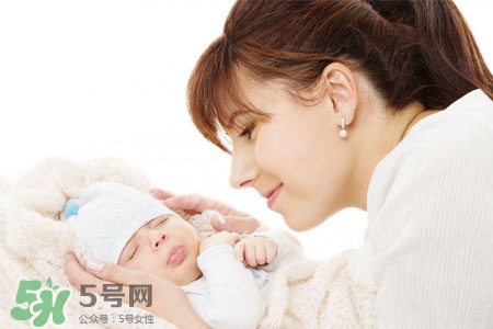 喂母乳乳房會(huì)下垂嗎？喂母乳會(huì)導(dǎo)致胸部下垂嗎？