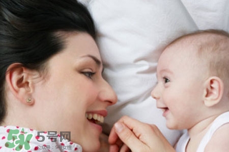 喂母乳乳房會(huì)下垂嗎？喂母乳會(huì)導(dǎo)致胸部下垂嗎？