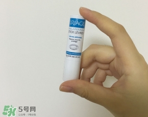 依泉和dhc唇膏哪個(gè)好？依泉唇膏和dhc唇膏哪個(gè)好？