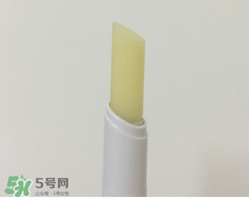 依泉和dhc唇膏哪個(gè)好？依泉唇膏和dhc唇膏哪個(gè)好？