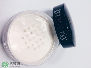 laura羅拉散粉和紀(jì)梵希散粉哪個(gè)好？羅拉和紀(jì)梵希散粉對(duì)比