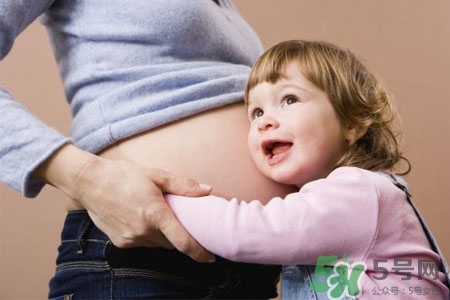 母乳和奶粉混合喂養(yǎng)好嗎？母乳和奶粉可以混在一起吃嗎？