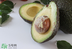 切開的牛油果怎么保存？牛油果切開后能放多長時間？