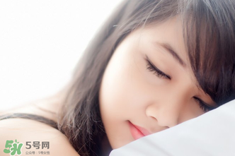 乳腺增生和乳腺結(jié)節(jié)的區(qū)別？乳腺增生和乳腺結(jié)節(jié)哪個(gè)嚴(yán)重