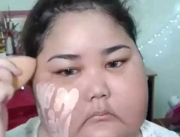 臉胖怎么化妝好看？臉大怎么化妝好看