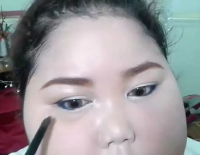臉胖怎么化妝好看？臉大怎么化妝好看