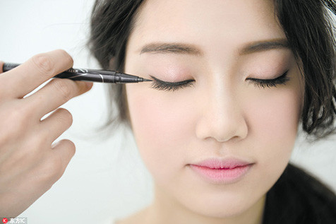 美瞳線怎么畫(huà)隱形_眼線怎么畫(huà)看不出來(lái)？