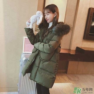 小個(gè)子女生適合穿什么羽絨服？個(gè)子矮的女生適合什么羽絨服
