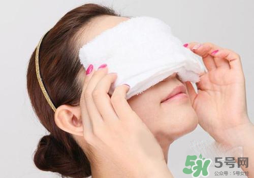 眼皮跳是冷敷還是熱敷？眼皮跳怎么辦？