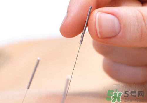 眼皮跳是冷敷還是熱敷？眼皮跳怎么辦？