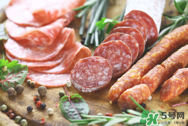 腌肉一斤放多少鹽？腌肉用什么鹽？