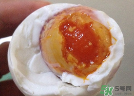 腌雞蛋怎么腌出油多？腌雞蛋最好的出油方法