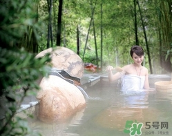 泡溫泉后要洗澡嗎？泡完溫泉后多久可以洗澡？