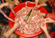灌香腸的腸衣是什么？香腸的腸衣是什么做的？