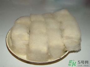 霉豆腐發(fā)霉了還能吃嗎？霉豆腐發(fā)霉有幾種顏色？