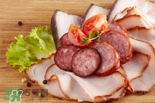 炒臘腸要先煮熟嗎？臘腸需要先煮再炒菜嗎？