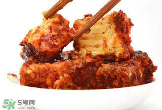 霉豆腐發(fā)黑還能吃嗎？霉豆腐長(zhǎng)黑點(diǎn)還能吃嗎？