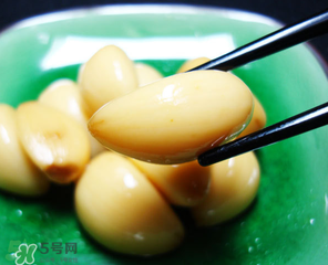 腌大蒜變綠還能吃嗎？大蒜腌制后變綠能吃嗎？