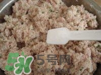 做藕丸子要放多少鹽？一斤藕做藕圓子放多少鹽合適？