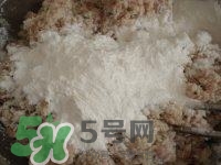 做藕丸子要放多少鹽？一斤藕做藕圓子放多少鹽合適？