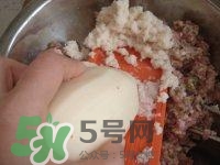 做藕丸子要放多少鹽？一斤藕做藕圓子放多少鹽合適？