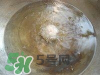 做藕丸子要放多少鹽？一斤藕做藕圓子放多少鹽合適？