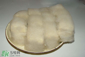 霉豆腐長黑毛能吃嗎？霉豆腐為什么長黑毛？
