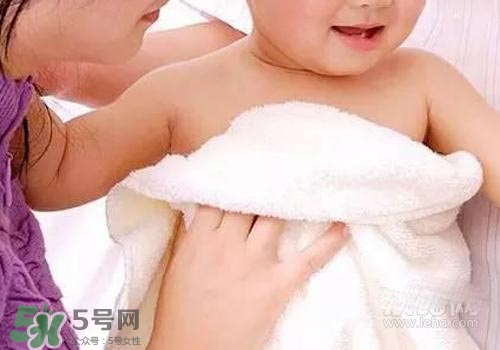 寶寶拉肚子發(fā)燒39度會燒壞腦子嗎？寶寶拉肚子發(fā)燒39度怎么辦？