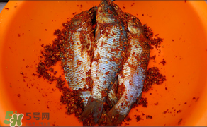 腌魚可以放白酒嗎？腌魚可以放料酒嗎？
