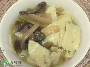 酸菜臭了還能吃嗎？酸菜臭了對身體有害嗎？