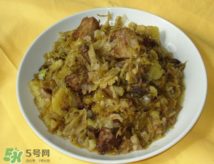 酸菜臭了還能吃嗎？酸菜臭了對身體有害嗎？