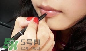 唇線筆可以當口紅嗎？唇線筆和口紅的區(qū)別？