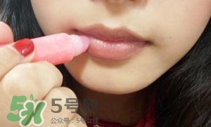 唇線筆可以當口紅嗎？唇線筆和口紅的區(qū)別？