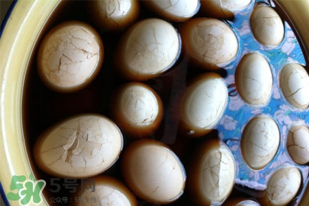 腌雞蛋沒有壇子怎么辦？腌雞蛋用鐵盆可以嗎？