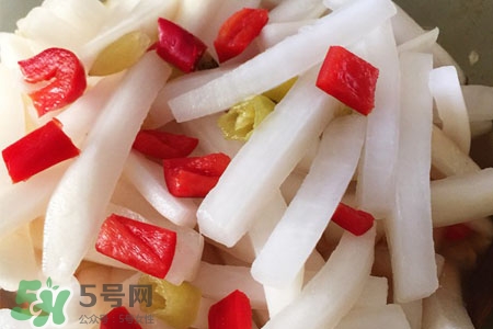酸蘿卜用陳醋還是白醋？泡酸蘿卜白醋和水比例