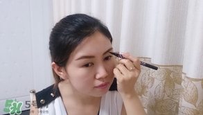 液體眉筆怎么用？液體眉筆使用方法