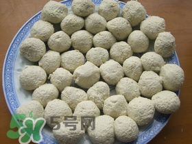 豆腐丸子散了怎么辦？豆腐丸子怎么做不散？