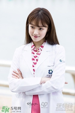 李圣經(jīng)的衣服什么牌子？李圣經(jīng)衣服同款