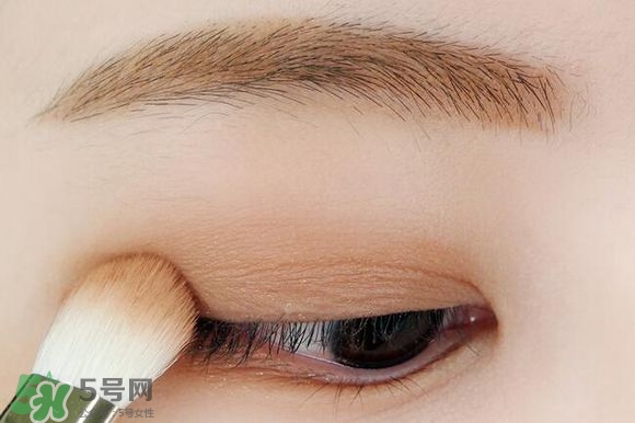 李圣經(jīng)妝容怎么化？李圣經(jīng)仿妝教程