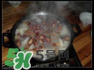 臘豬腳燉什么好吃？臘豬蹄燉什么好吃？