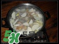 臘豬腳燉什么好吃？臘豬蹄燉什么好吃？