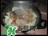 臘豬腳燉什么好吃？臘豬蹄燉什么好吃？