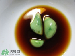 臘八醋里的蒜能吃嗎？臘八醋里的蒜好吃嗎？