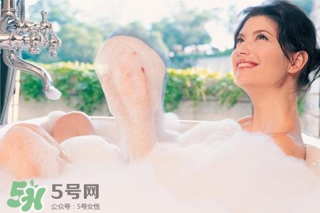 冬天洗澡水溫60度行嗎？60度的水可以洗澡嗎？