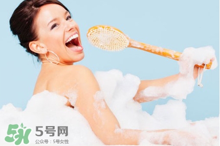 冬天洗澡水溫60度行嗎？60度的水可以洗澡嗎？