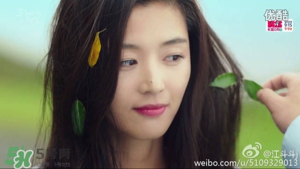 李溪芮的口紅什么顏色？李溪芮口紅色號(hào)試色