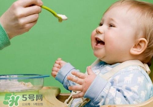 寶寶半歲添加什么輔食？寶寶半歲吃什么？
