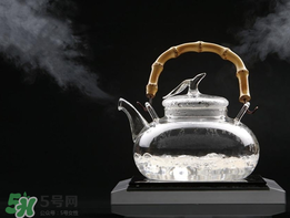 冬天喝涼水好嗎？冬天喝冷水還是熱水？